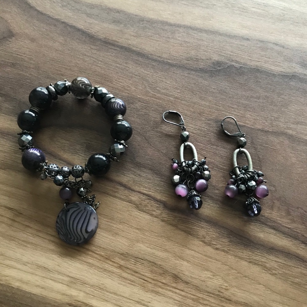 Cute, chunky necklace and earrings.  Purple hues